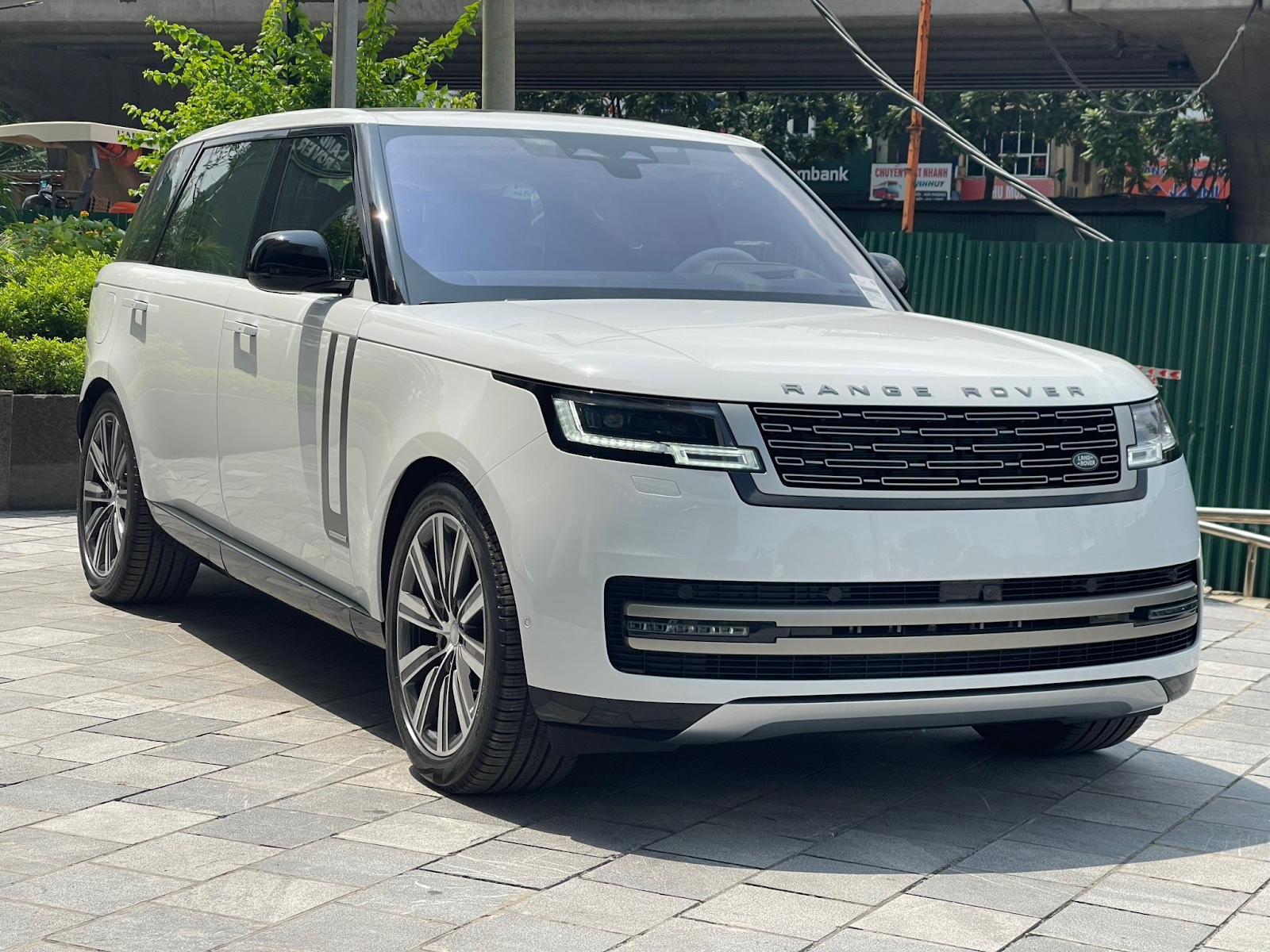 kham-pha-kha-nang-vuot-dia-hinh-cua-range-rover-autobiography-2